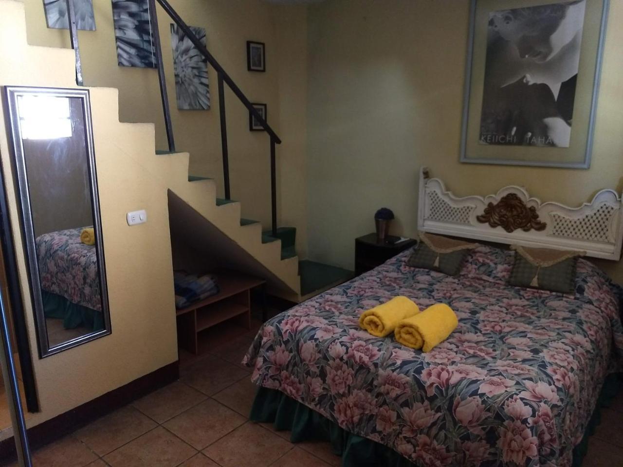 Give House Guatemala City Exterior photo